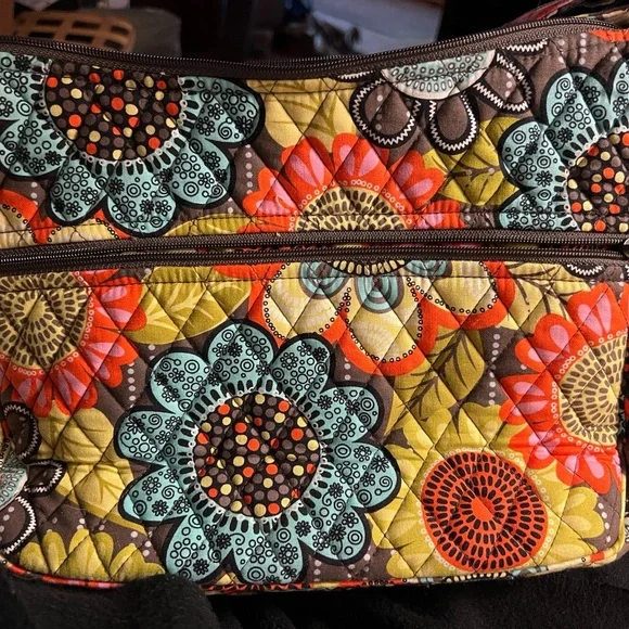 Vera Bradley On The Go Flower Shower - Picture 3 of 9